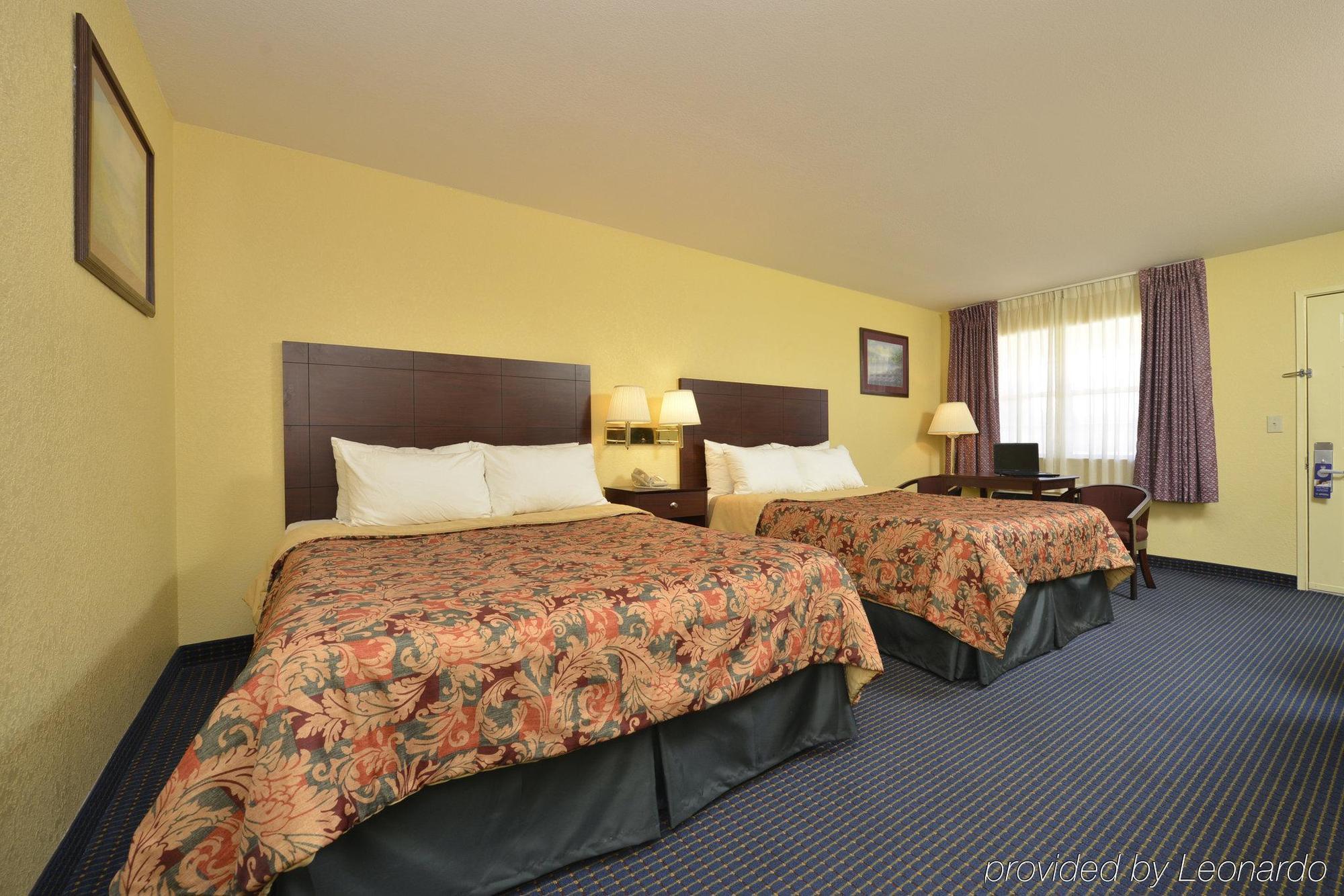 Days Inn Ган-Баррель-Сити Экстерьер фото