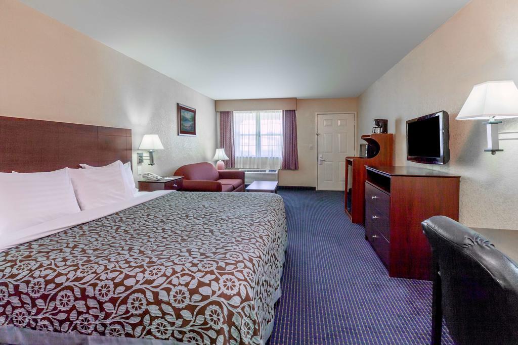 Days Inn Ган-Баррель-Сити Экстерьер фото